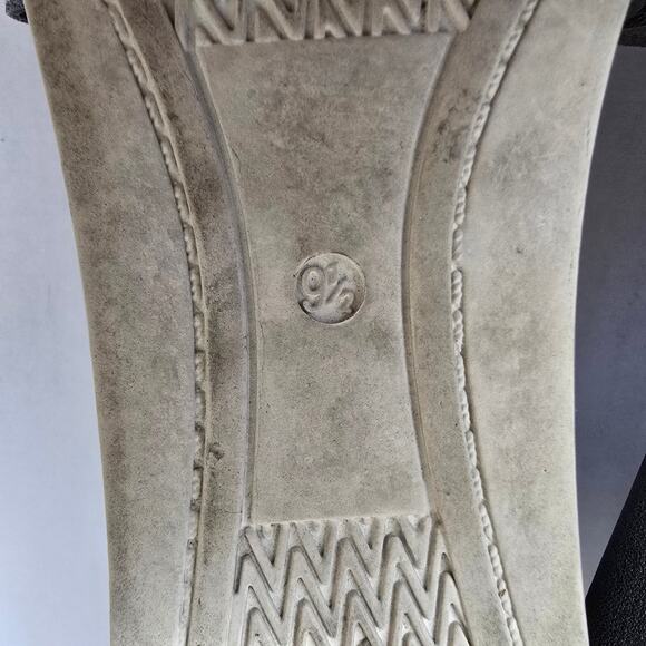 Eileen Fisher Silver Sandals Size 9.5 - Picture 2 of 6